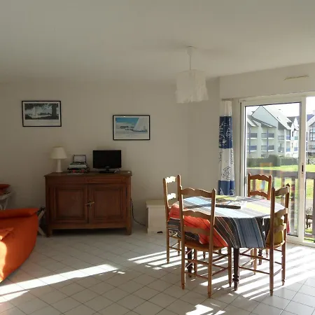 Ref 204 Pour Six Personnes Situe Entre Port Crouesty Et La *